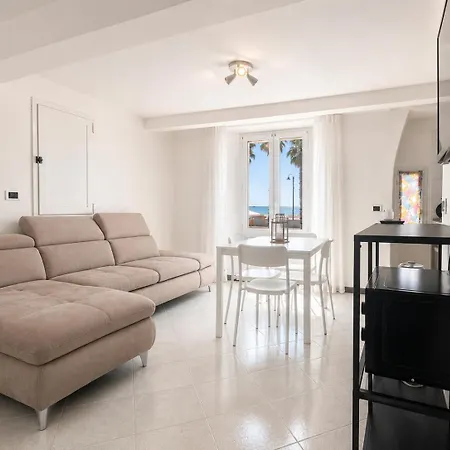 Sea View, 2 Bedrooms, Wifi Apartment