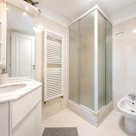 Sea View, 2 Bedrooms, Wifi Genoa