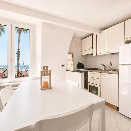Sea View, 2 Bedrooms, Wifi *