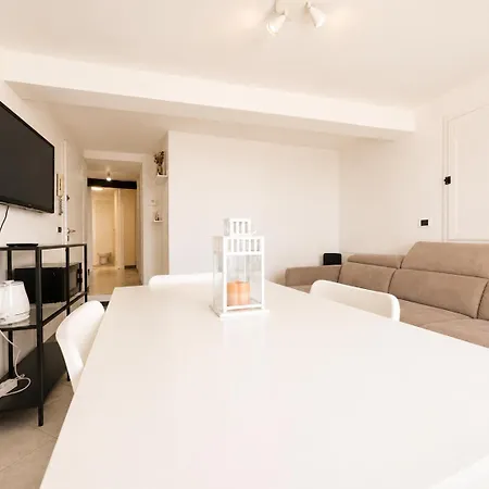 Sea View, 2 Bedrooms, Wifi Genoa