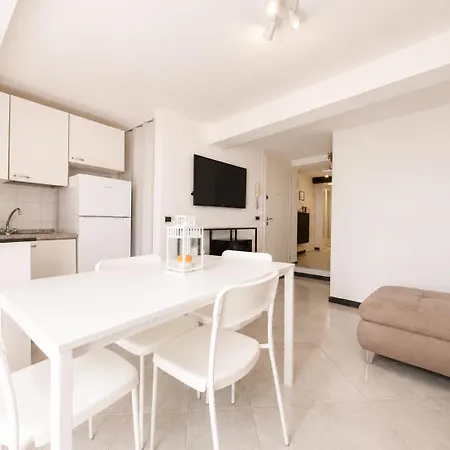 Sea View, 2 Bedrooms, Wifi * Genoa