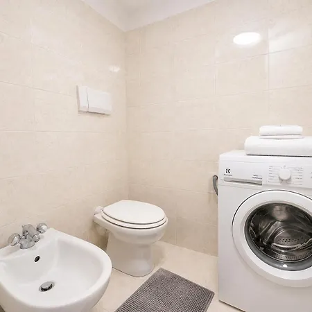 Sea View, 2 Bedrooms, Wifi Apartment