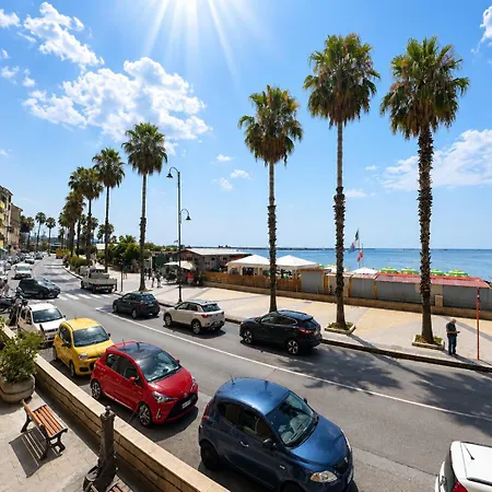 Sea View, 2 Bedrooms, Wifi Apartment